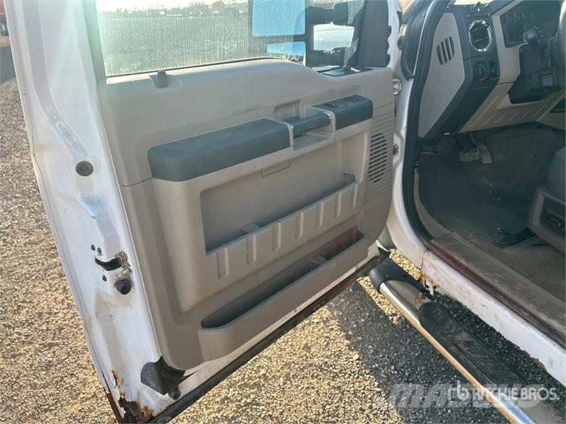 Ford F-250 4x4 Extended Cab Pickup أخرى