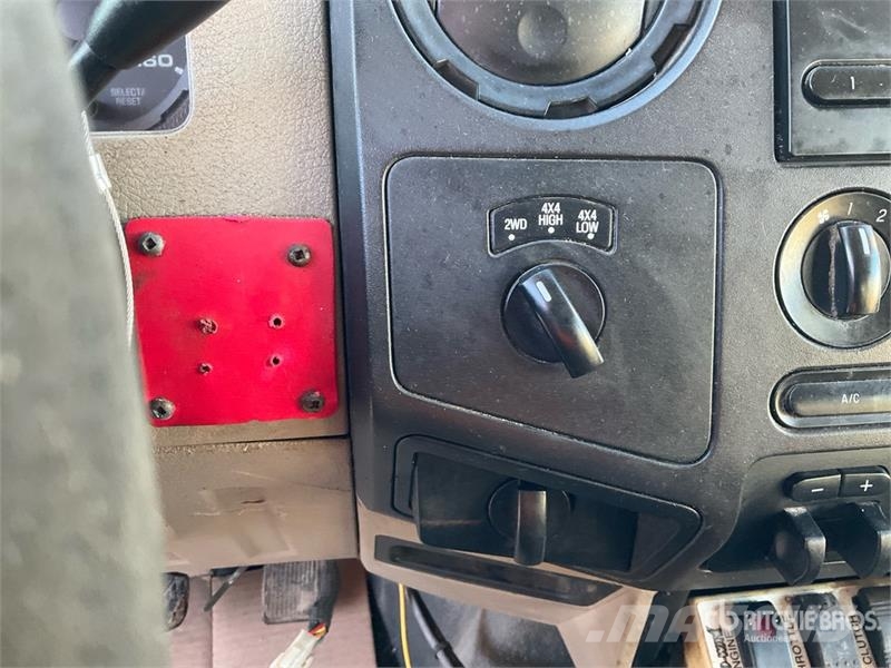 Ford F-250 4x4 Extended Cab Pickup Ostalo