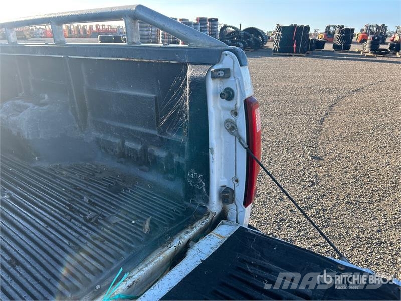 Ford F-250 4x4 Extended Cab Pickup أخرى