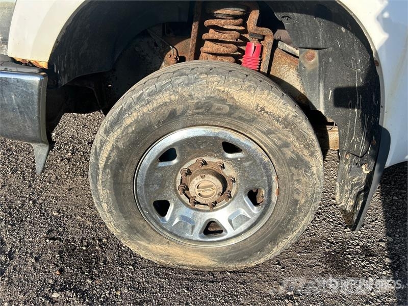 Ford F-250 4x4 Extended Cab Pickup أخرى