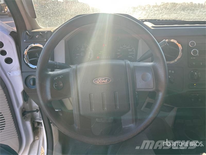 Ford F-250 4x4 Extended Cab Pickup أخرى
