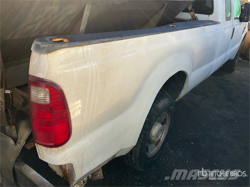 Ford F-250 4x4 Extended Cab Pickup Ostalo