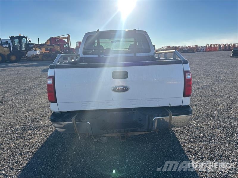 Ford F-250 4x4 Extended Cab Pickup أخرى