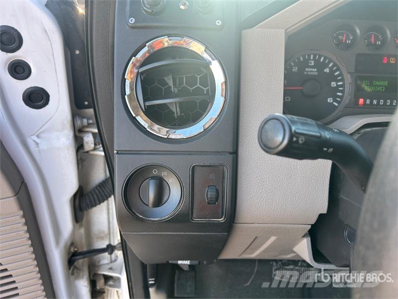Ford F-250 4x4 Extended Cab Pickup أخرى