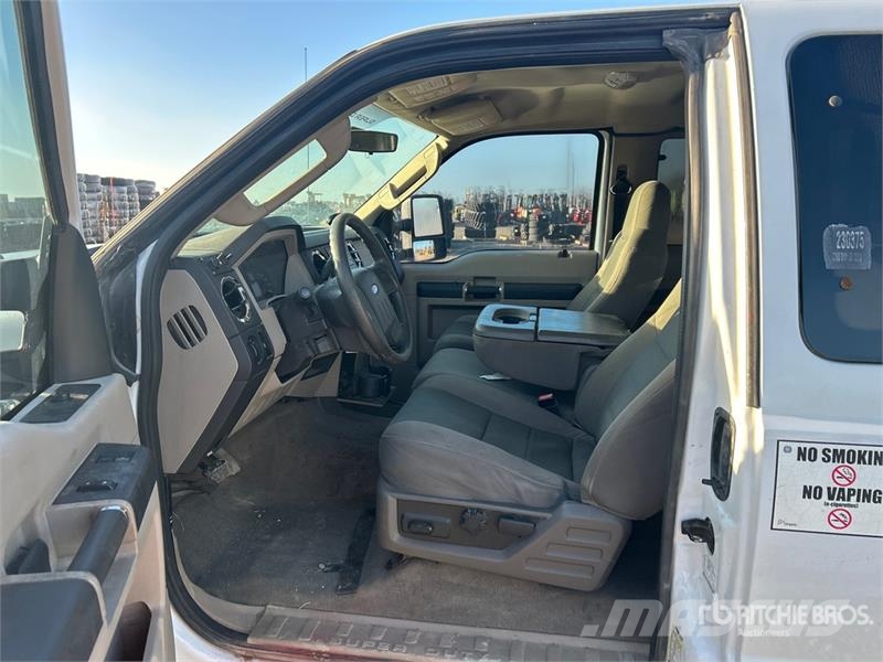 Ford F-250 4x4 Extended Cab Pickup أخرى