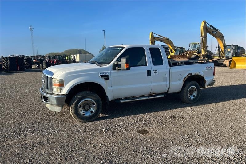 Ford F-250 4x4 Extended Cab Pickup أخرى