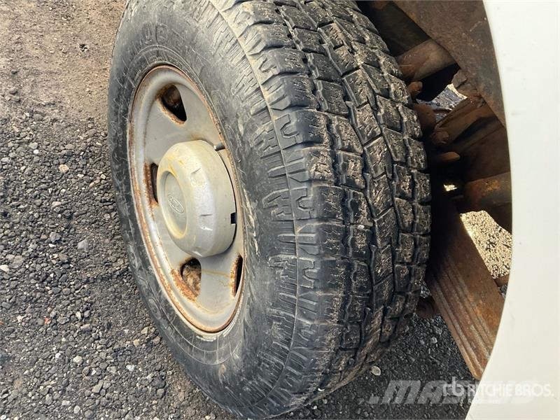 Ford F-250 4x4 Extended Cab Pickup Ostalo