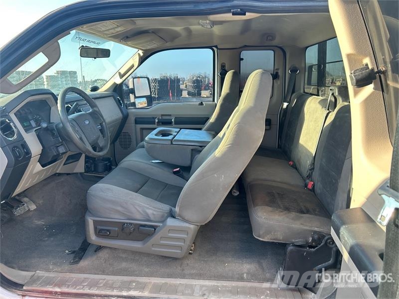 Ford F-250 4x4 Extended Cab Pickup أخرى