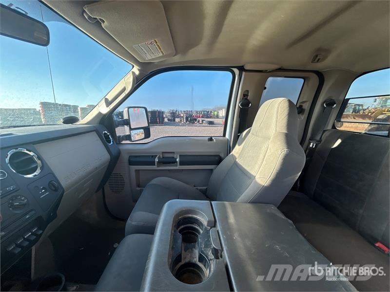 Ford F-250 4x4 Extended Cab Pickup أخرى