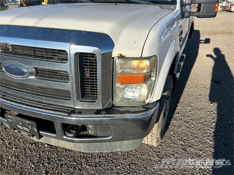 Ford F-250 4x4 Extended Cab Pickup أخرى