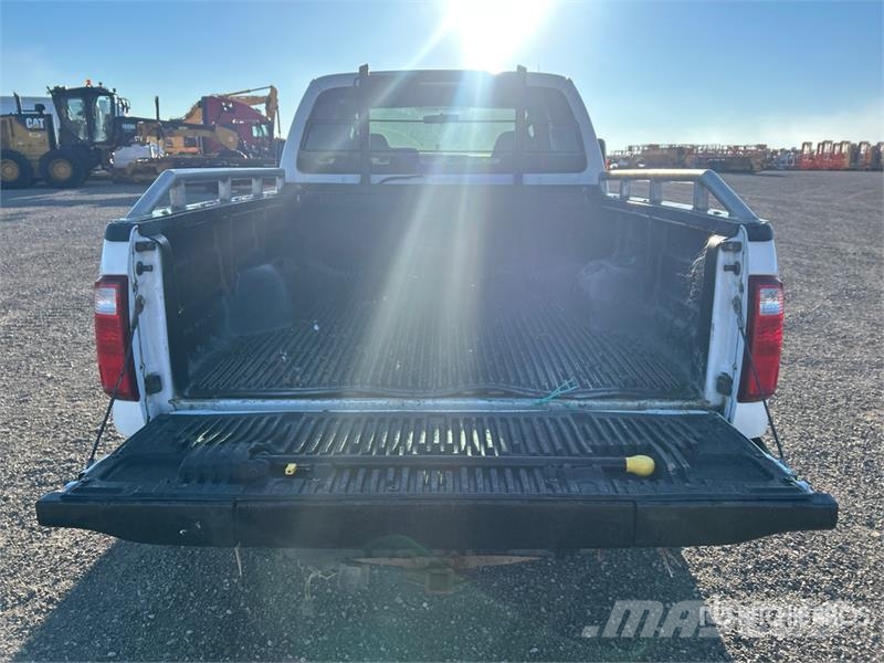 Ford F-250 4x4 Extended Cab Pickup أخرى