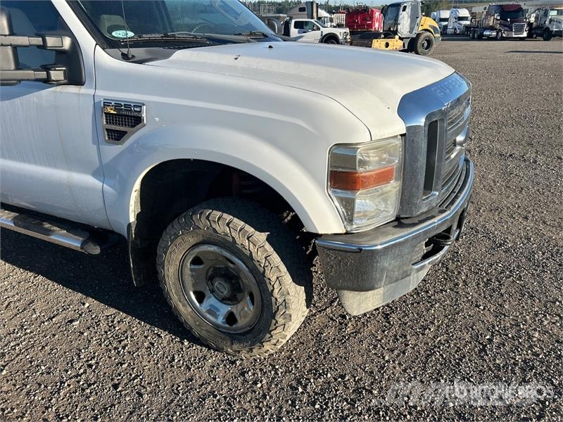 Ford F-250 4x4 Extended Cab Pickup أخرى
