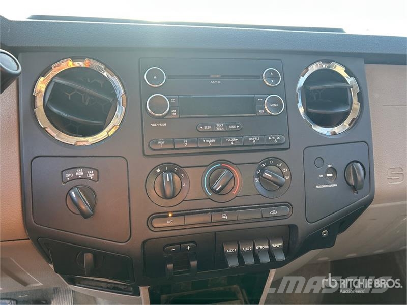 Ford F-250 4x4 Extended Cab Pickup أخرى