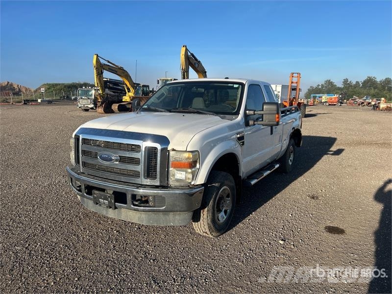 Ford F-250 4x4 Extended Cab Pickup أخرى