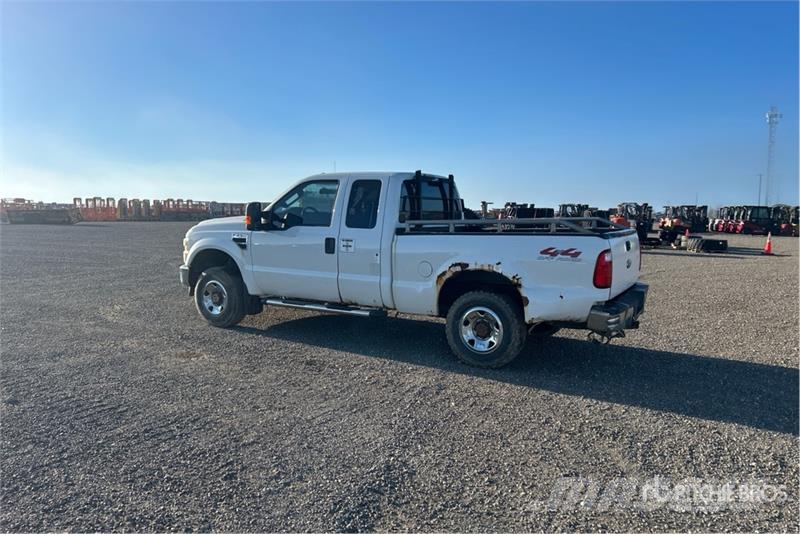 Ford F-250 4x4 Extended Cab Pickup أخرى