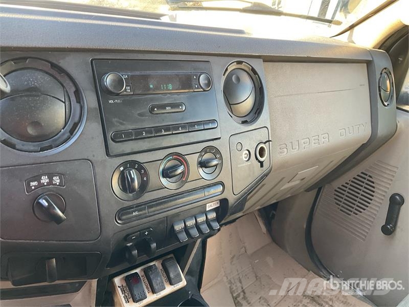 Ford F-250 4x4 Extended Cab Pickup Ostalo