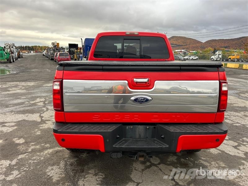 Ford F-250 Lariat 4x4 Crew Cab Pickup Ostalo