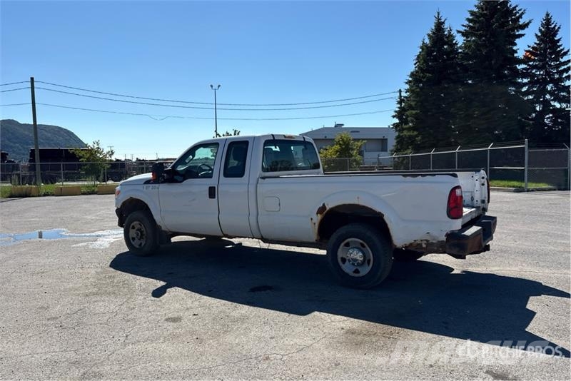 Ford F-250 Lariat 4x4 Extended Cab Pickup Furgoni altro