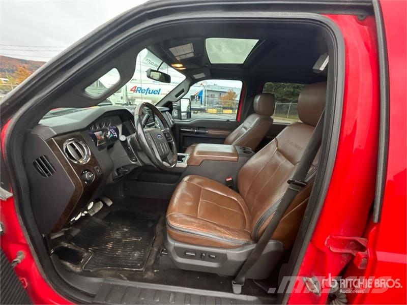 Ford F-250 Lariat 4x4 Crew Cab Pickup Ostalo