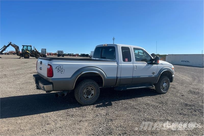 Ford F-250 Lariat 4x4 Extended Cab Pickup Kita