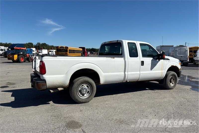 Ford F-250 Lariat 4x4 Extended Cab Pickup Furgoni altro