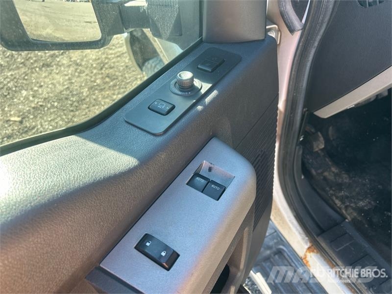 Ford F-250 Lariat 4x4 Extended Cab Pickup Kita