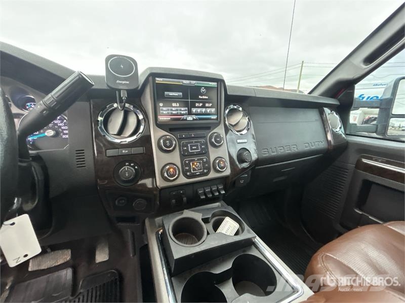 Ford F-250 Lariat 4x4 Crew Cab Pickup Ostalo