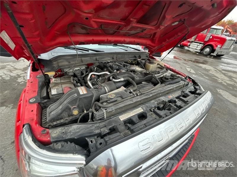 Ford F-250 Lariat 4x4 Crew Cab Pickup Ostalo