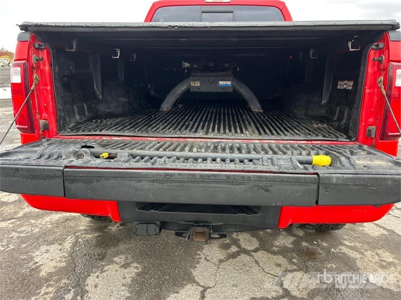 Ford F-250 Lariat 4x4 Crew Cab Pickup Ostalo