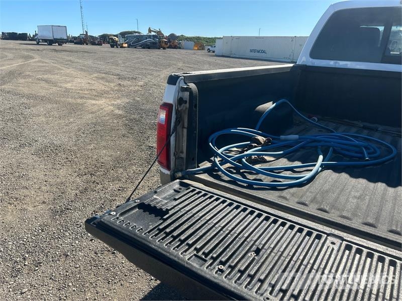 Ford F-250 Lariat 4x4 Extended Cab Pickup Kita