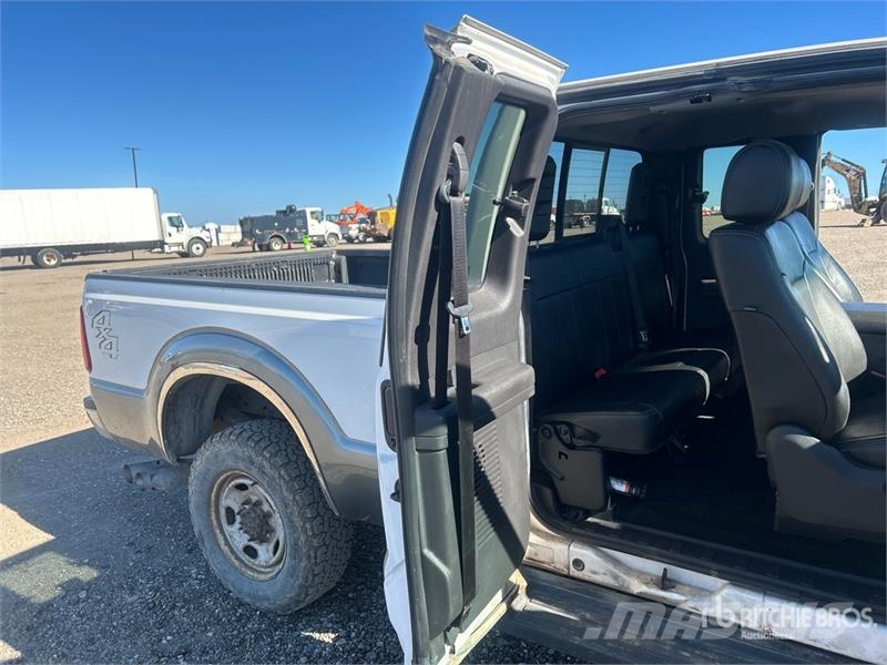Ford F-250 Lariat 4x4 Extended Cab Pickup Kita