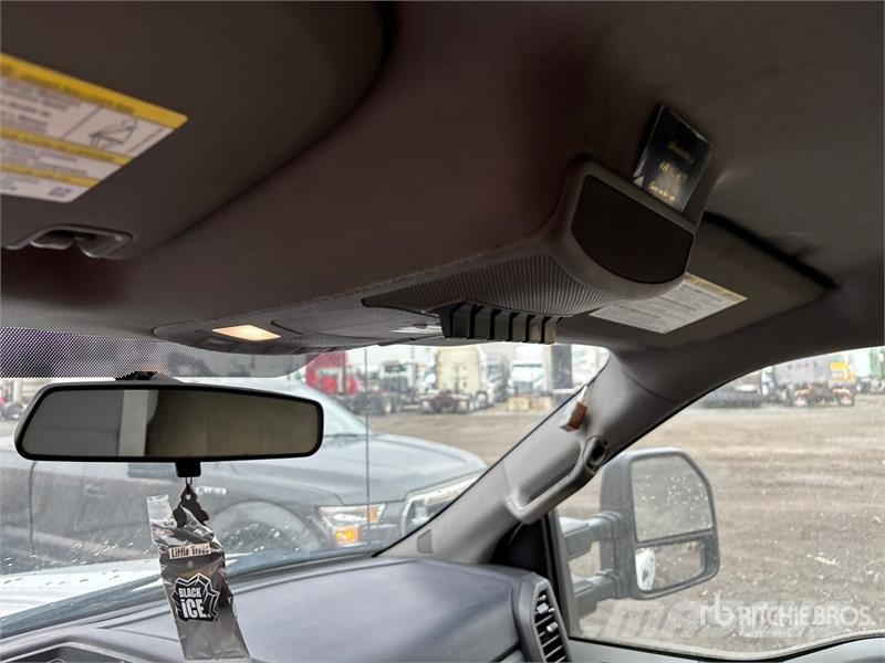 Ford F-250 XL 4x2 Crew Cab Pickup (Inoperable) Otros