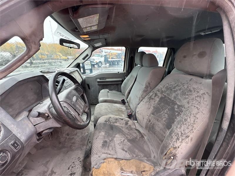 Ford F-250 XL 4x2 Crew Cab Pickup Muu