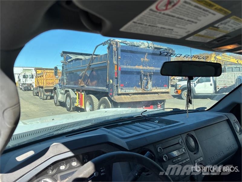 Ford F-250 XL 4x2 Crew Cab Pickup Drugi
