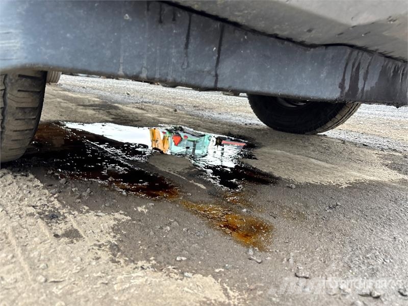 Ford F-250 XL 4x2 Crew Cab Pickup (Inoperable) Otros