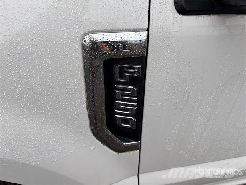 Ford F-250 XL 4x2 Crew Cab Pickup Citi