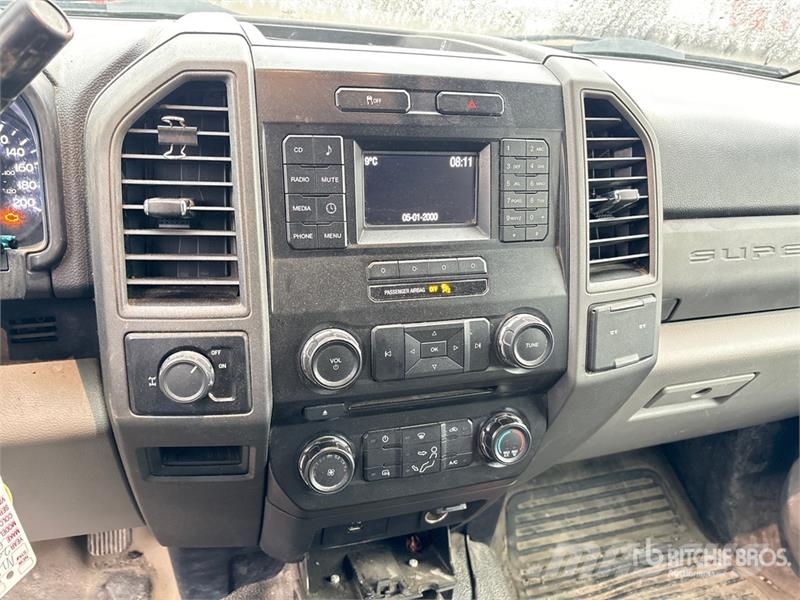 Ford F-250 XL 4x2 Crew Cab Pickup Citi
