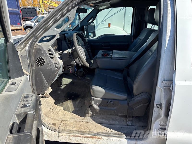 Ford F-250 XL 4x2 Crew Cab Pickup Drugi