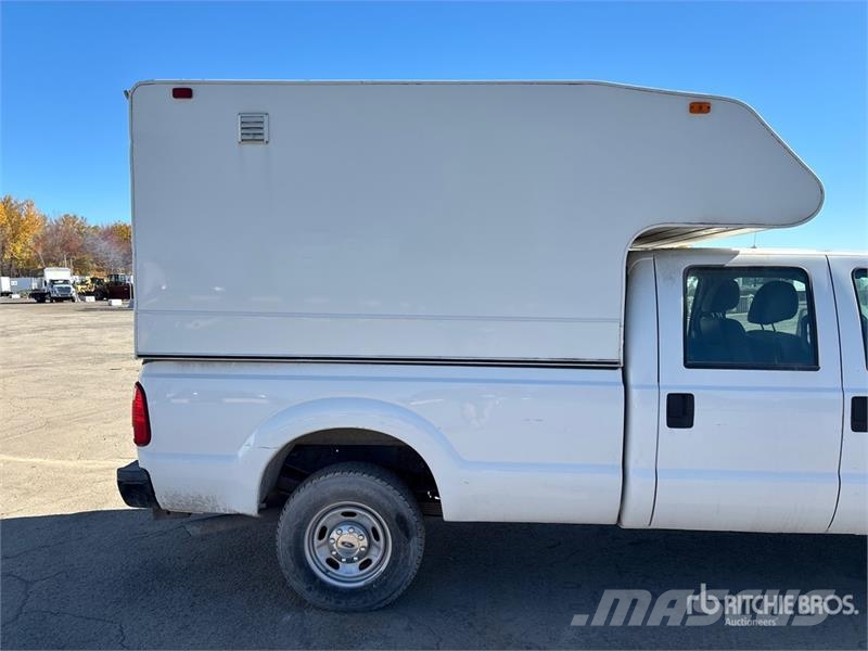 Ford F-250 XL 4x2 Crew Cab Pickup Drugi