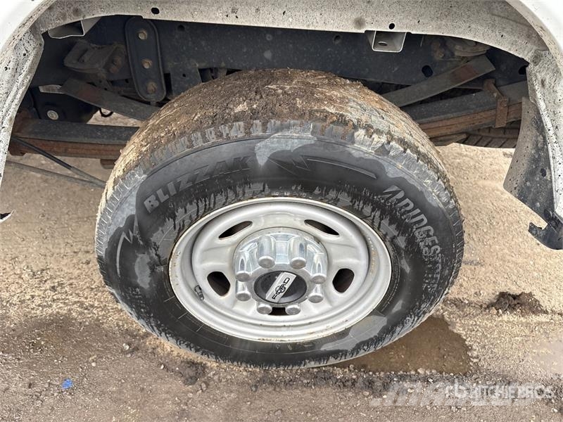 Ford F-250 XL 4x2 Crew Cab Pickup Citi
