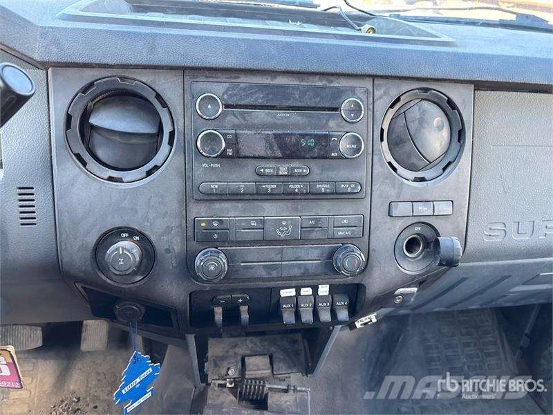 Ford F-250 XL 4x2 Crew Cab Pickup Drugi