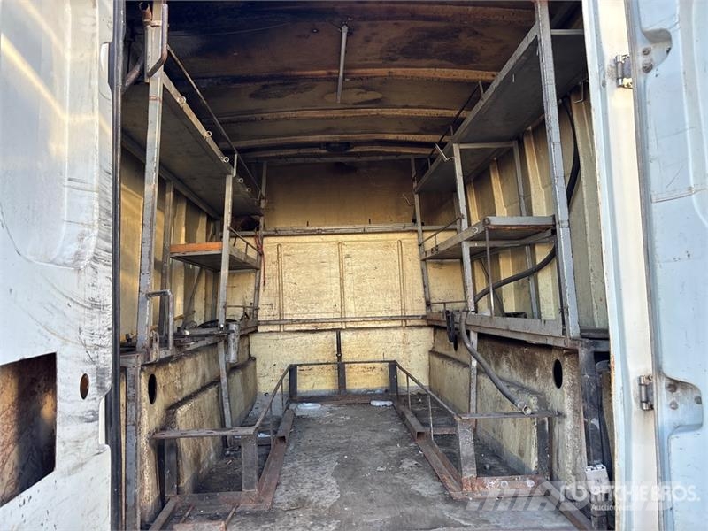 Ford F-250 XL 4x2 Crew Cab Pickup (Inoperable) Otros
