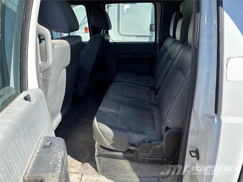 Ford F-250 XL 4x2 Crew Cab Pickup Drugi