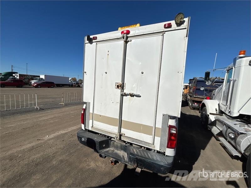 Ford F-250 XL 4x2 Crew Cab Pickup Drugi