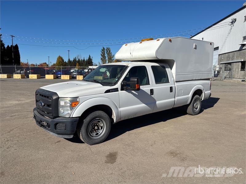 Ford F-250 XL 4x2 Crew Cab Pickup Drugi
