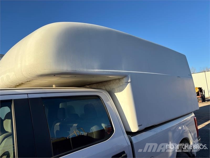 Ford F-250 XL 4x2 Crew Cab Pickup (Inoperable) Otros