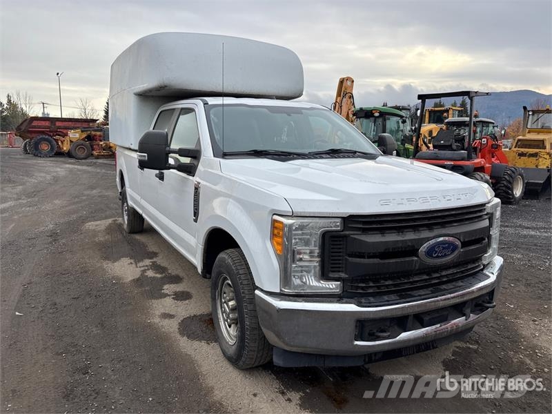 Ford F-250 XL 4x2 Crew Cab Pickup (Inoperable) Otros