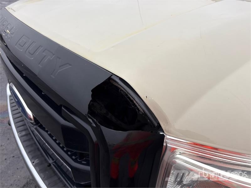 Ford F-250 XL 4x2 Crew Cab Pickup Muu