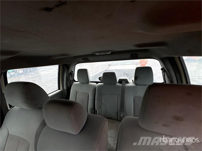 Ford F-250 XL 4x2 Crew Cab Pickup Muu