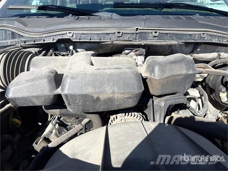 Ford F-250 XL 4x4 Crew Cab Pickup Outros